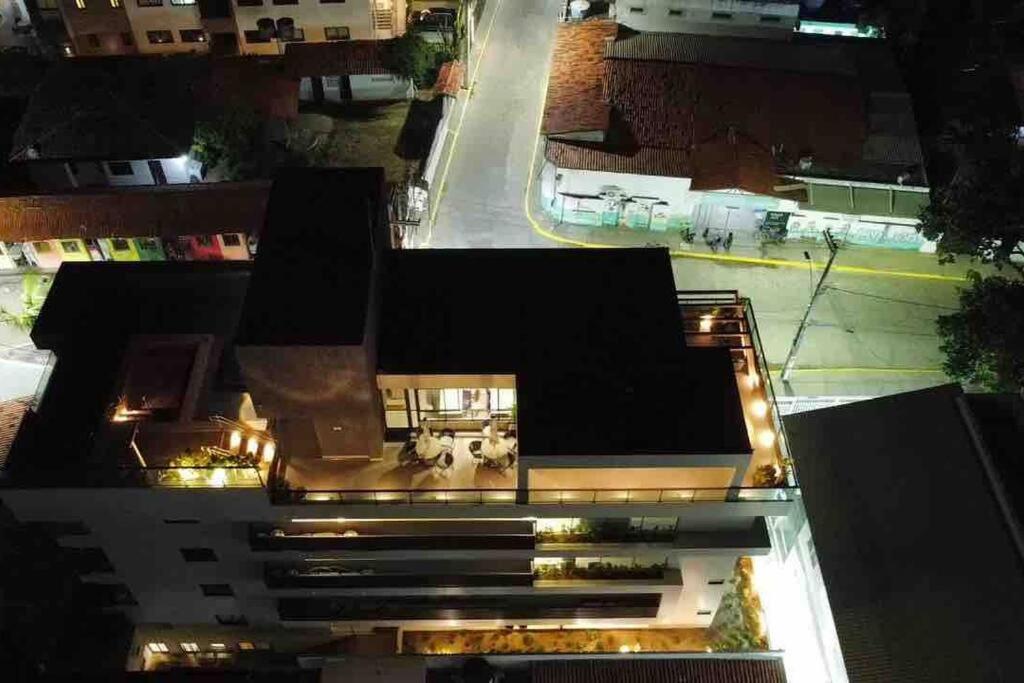 Flat Beira-mar Em *